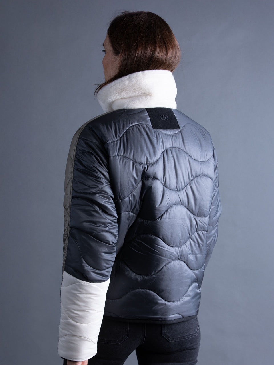 Kurze Wende-Daunenjacke