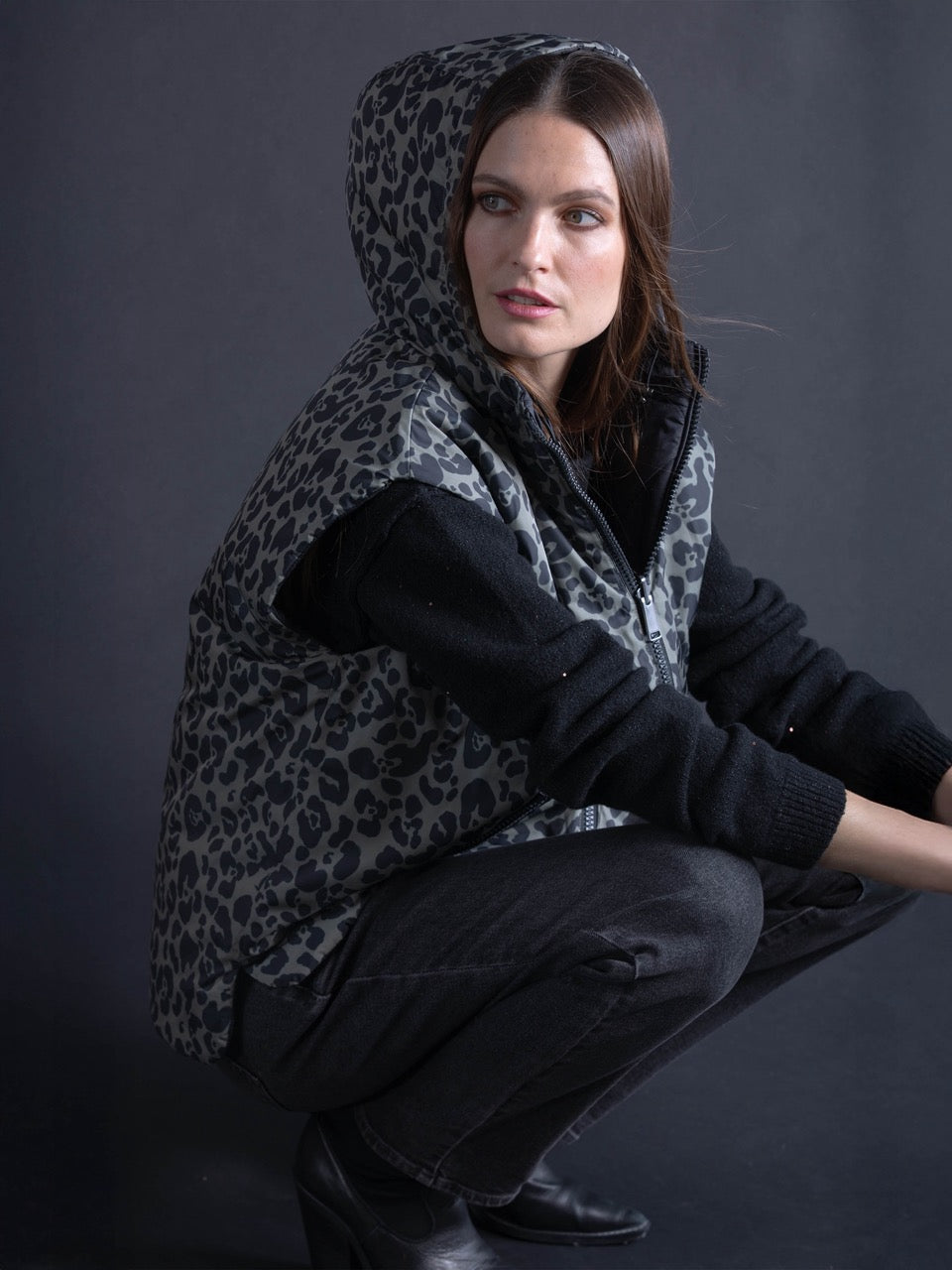 Ärmellose Daunenjacke mit Print