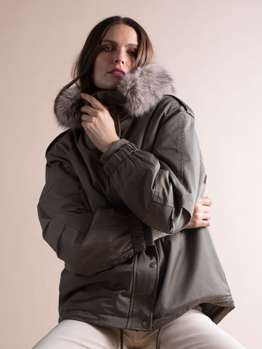 Kurzer Parka mit Kapuze