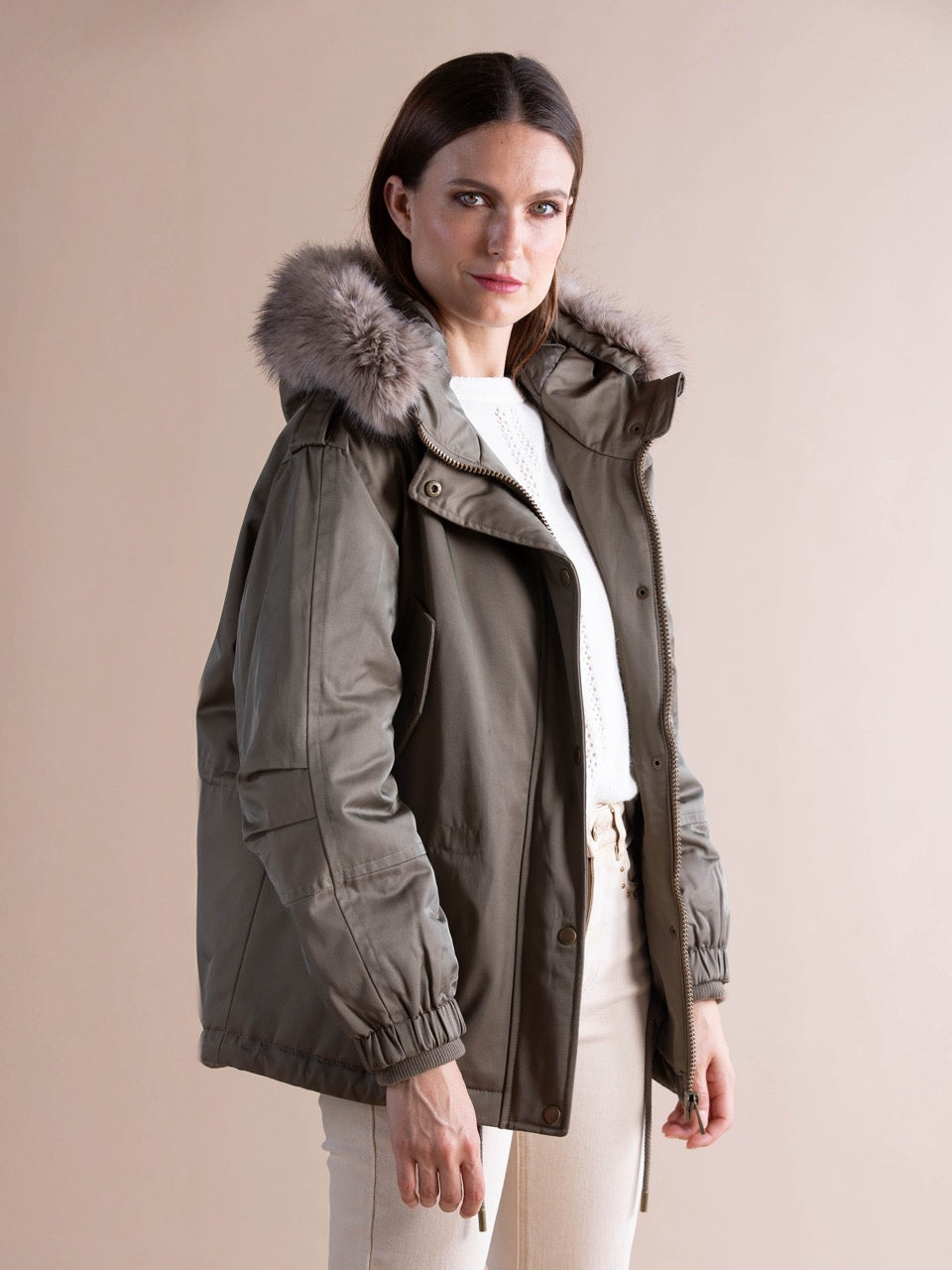 Kurzer Parka mit Kapuze