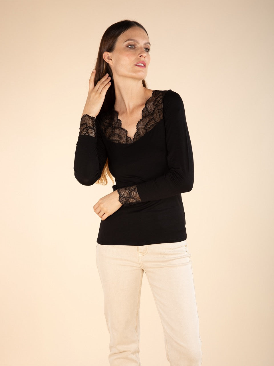 Top mit V-Ausschnitt und Spitze