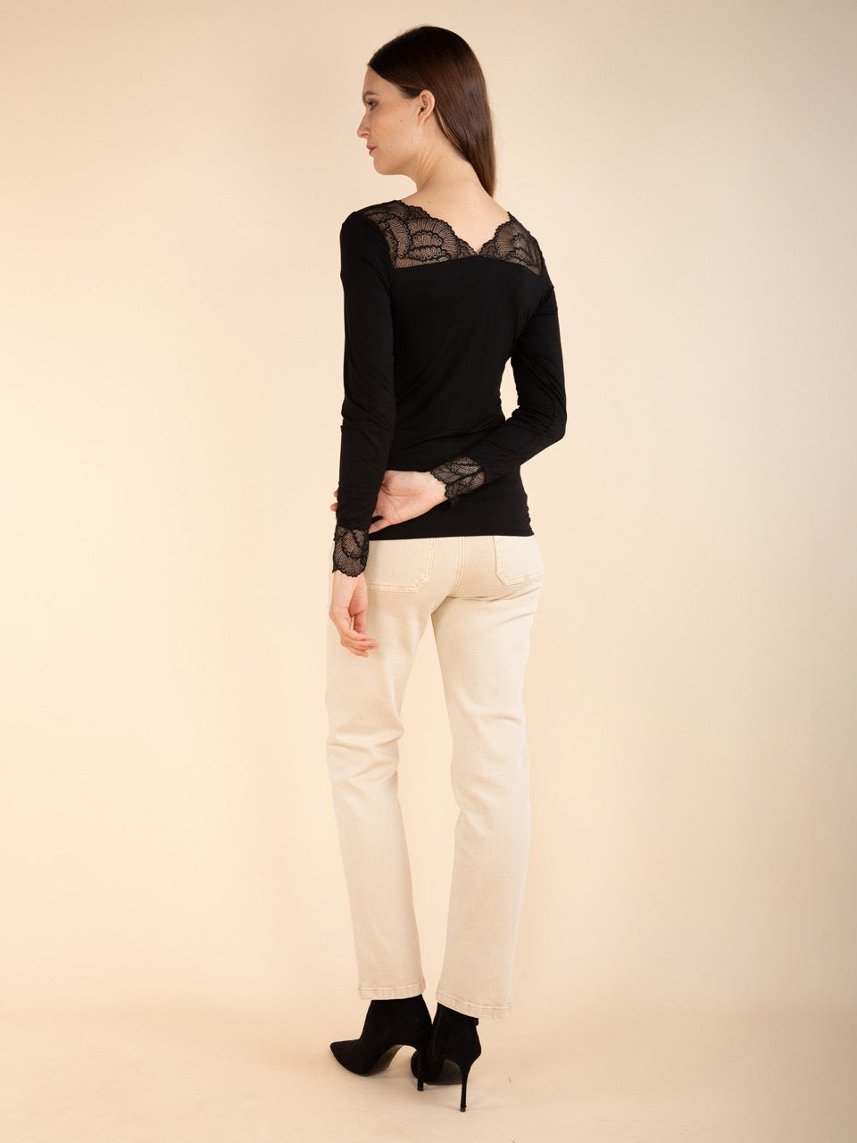 Top mit V-Ausschnitt und Spitze