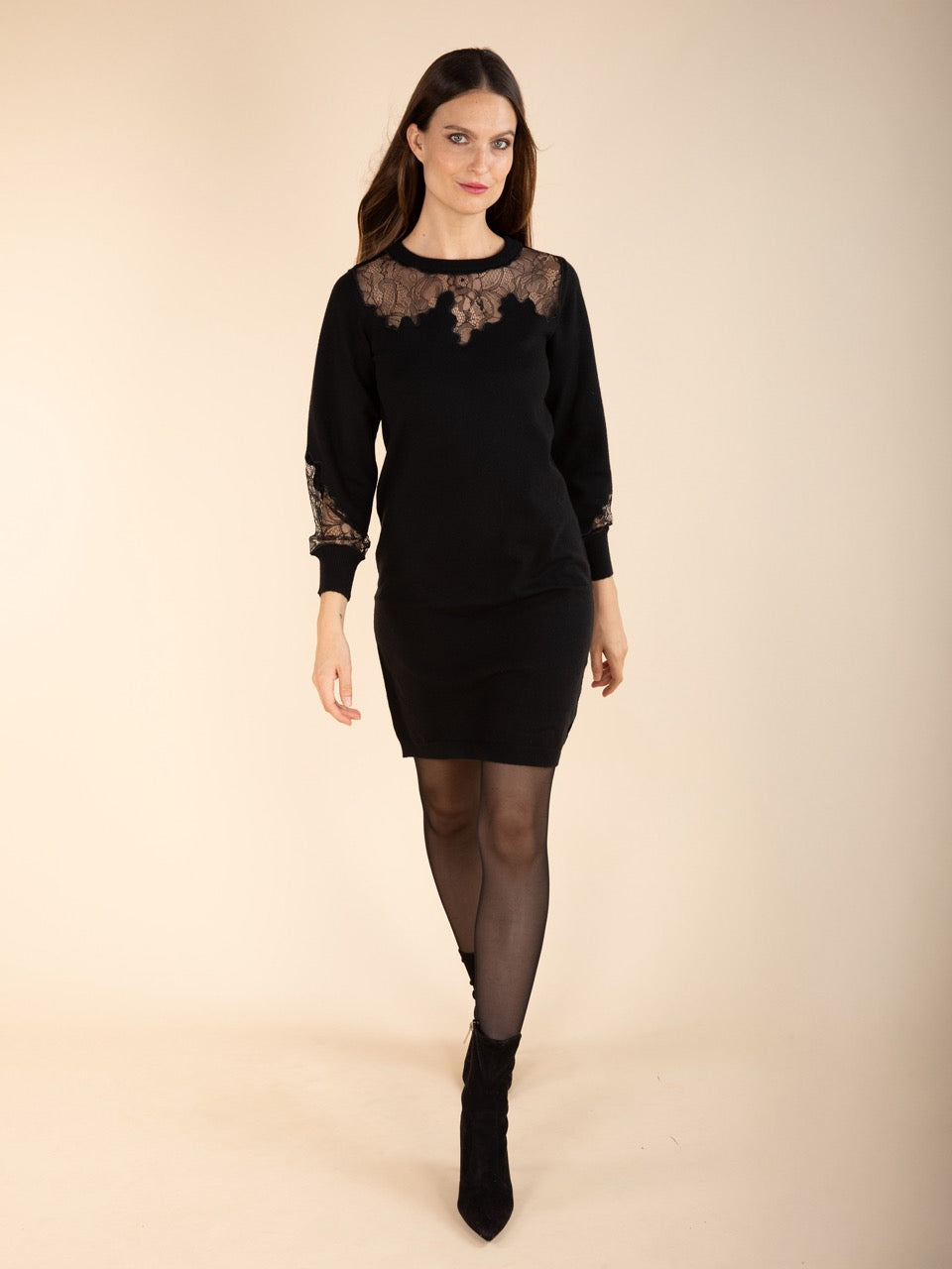 Spitzenpulloverkleid