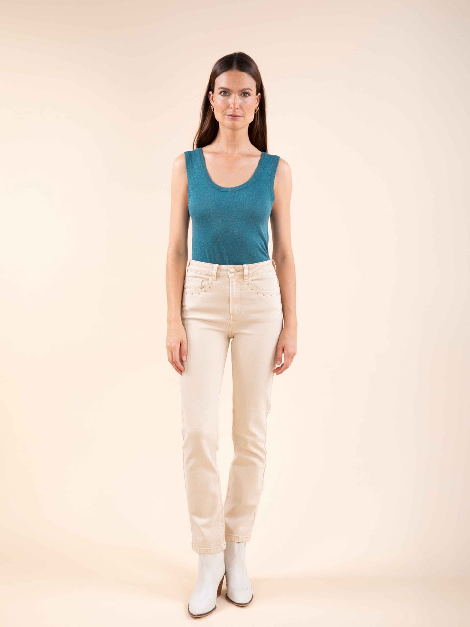 Gerade Jeans mit Nieten - KATE in Beige