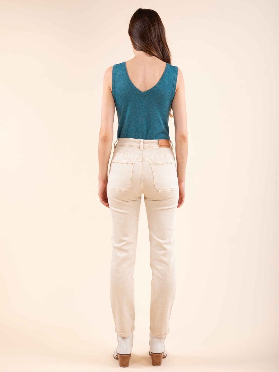 Gerade Jeans mit Nieten - KATE in Beige