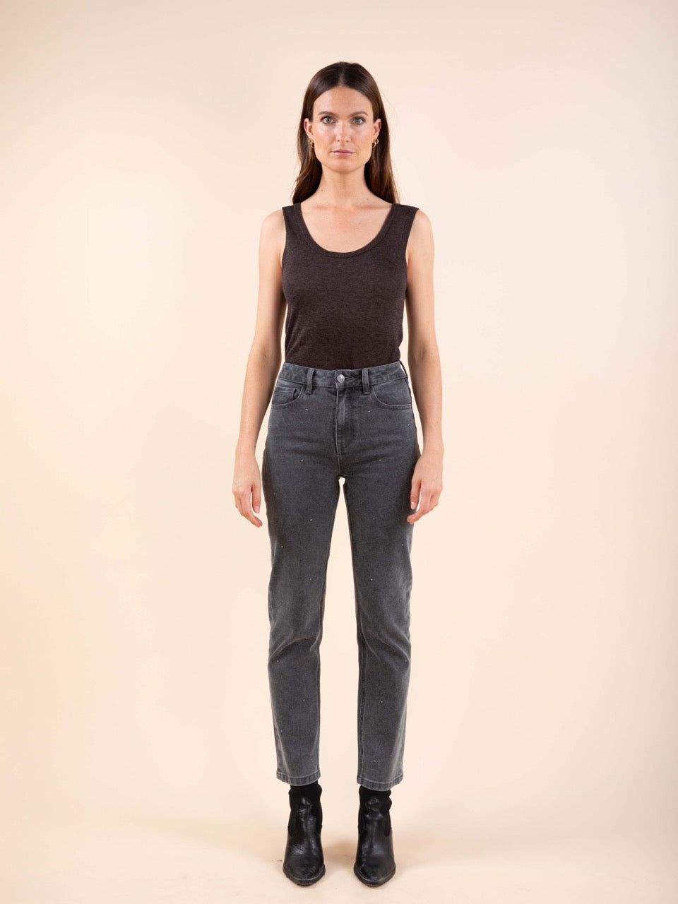 Gerade Jeans mit Nieten - KATE in Denimgrau