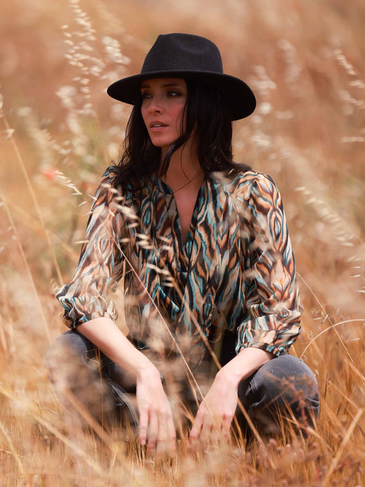 Fließende Bluse mit Pfauenprint