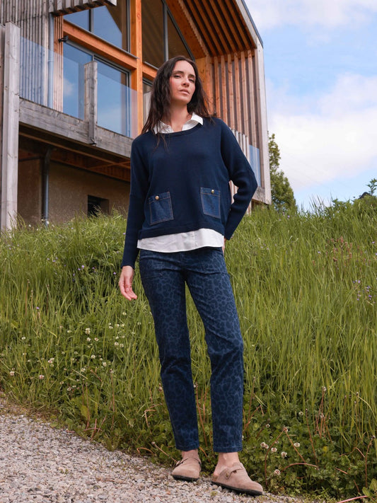 Gerade Hose in Indigo mit Leopardenmuster