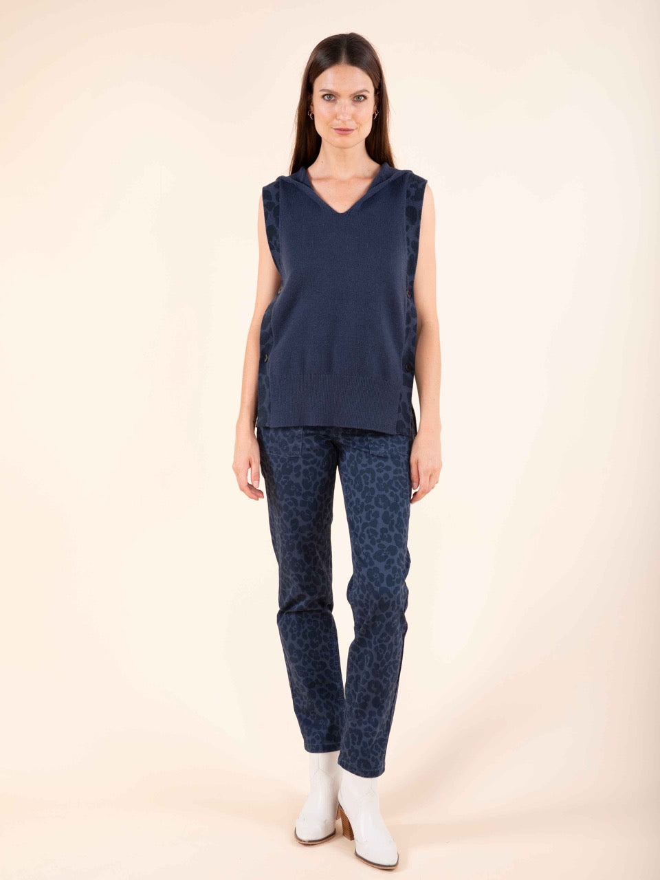 Gerade Hose in Indigo mit Leopardenmuster