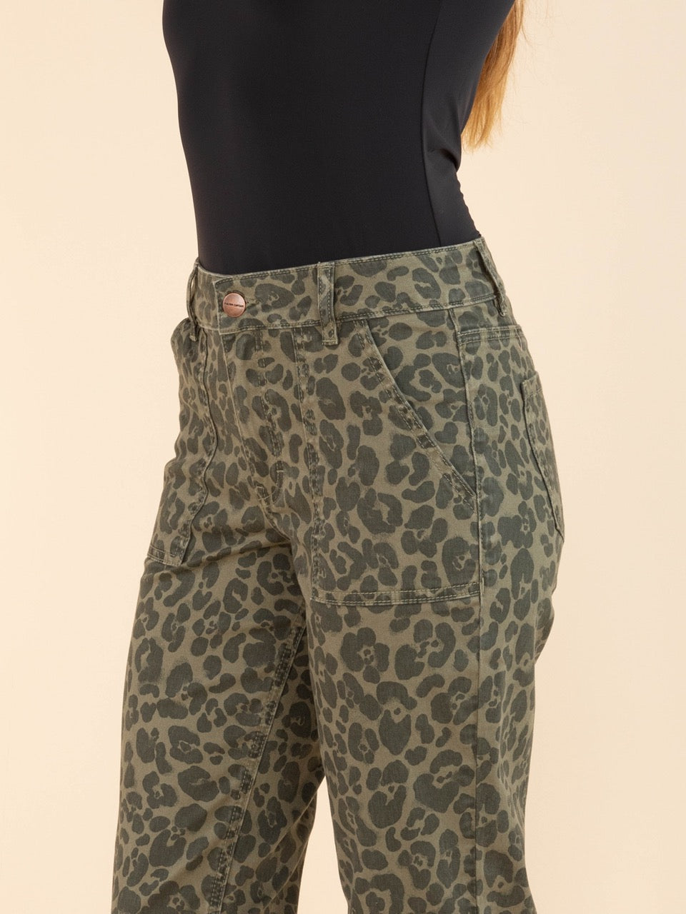 Gerade Hose mit Leopardenmuster