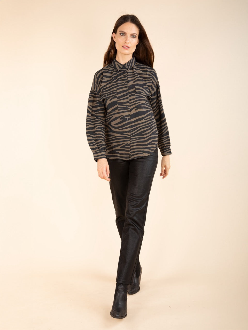 Bluse mit Zebradruck in Tinte