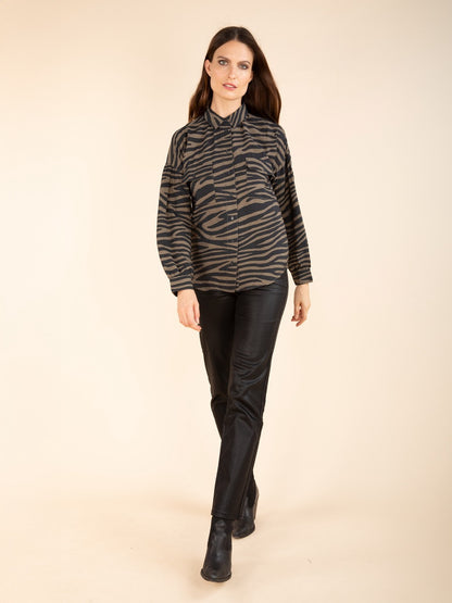 Bluse mit Zebradruck in Tinte