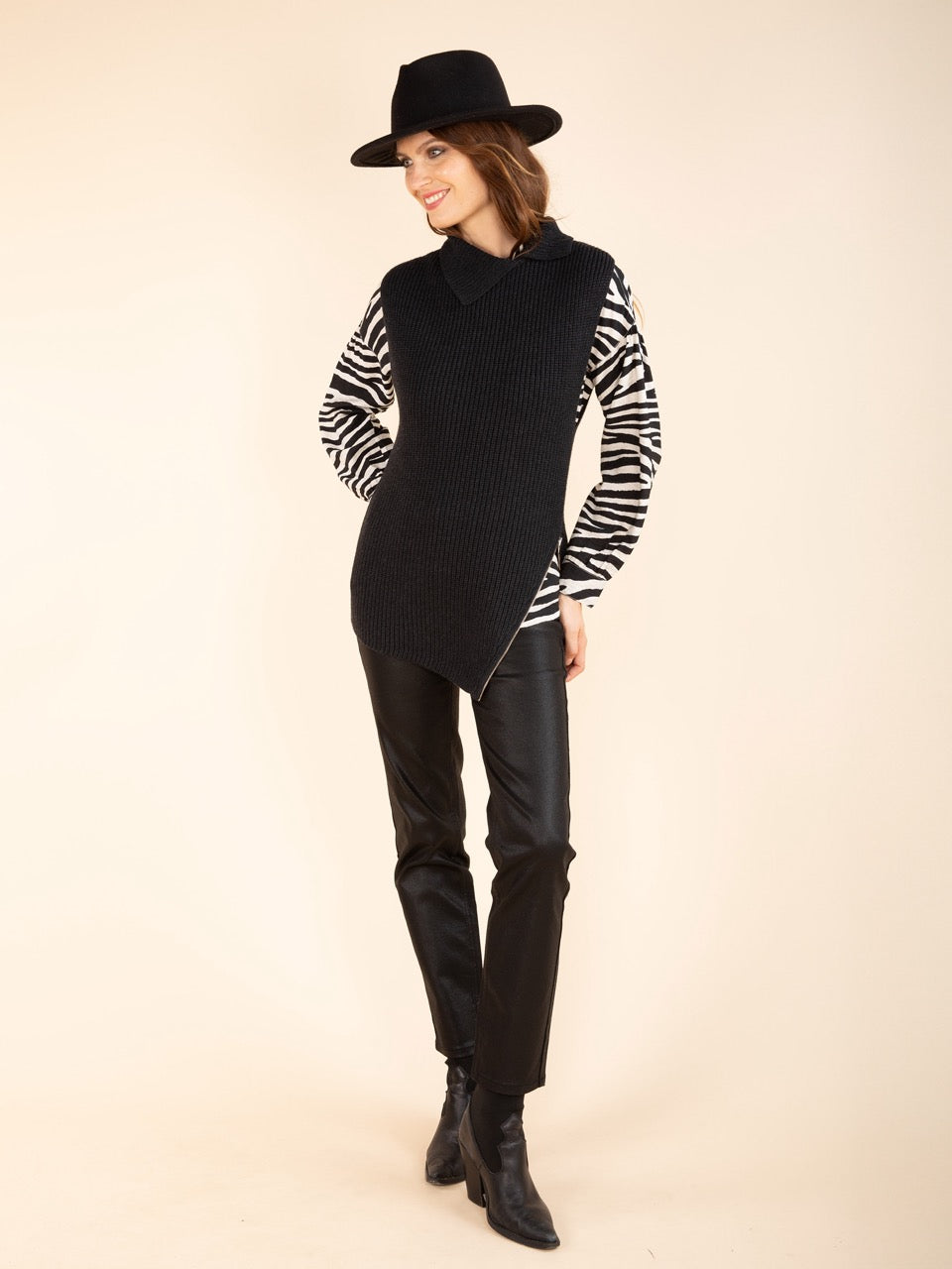 Ärmelloser Pullover mit Reißverschluss in Anthrazit