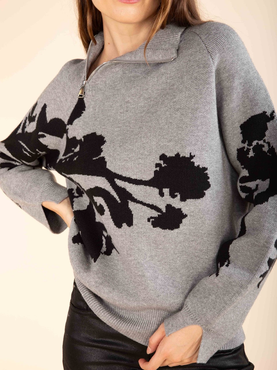 Pullover mit hohem Kragen und Reißverschluss