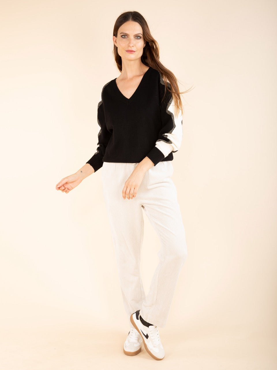 Zweifarbiger Pullover mit Grafikprint