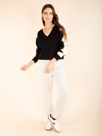 Zweifarbiger Pullover mit Grafikprint