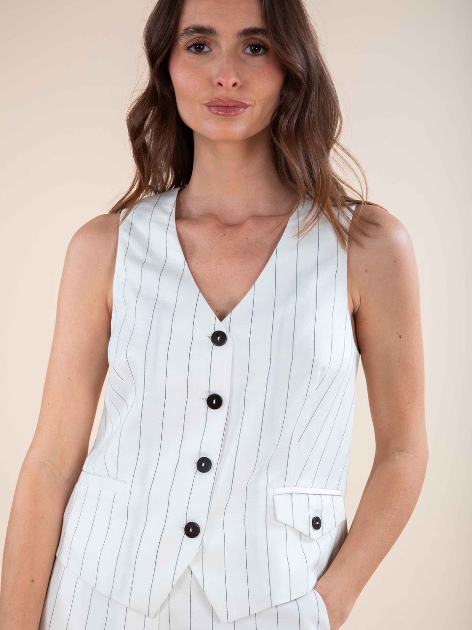 Weste mit Mikrostreifen im Tennis-Look