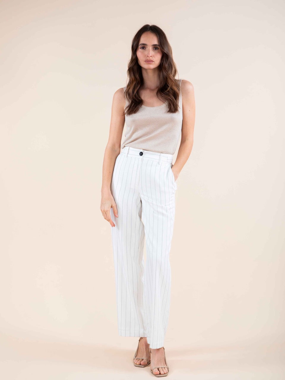 Hose mit Mikrostreifen im Tennis-Look