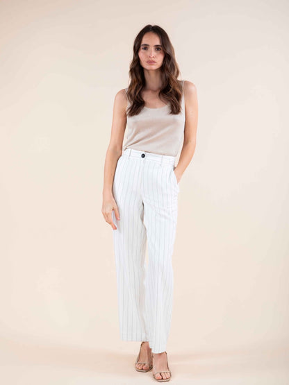 Hose mit Mikrostreifen im Tennis-Look