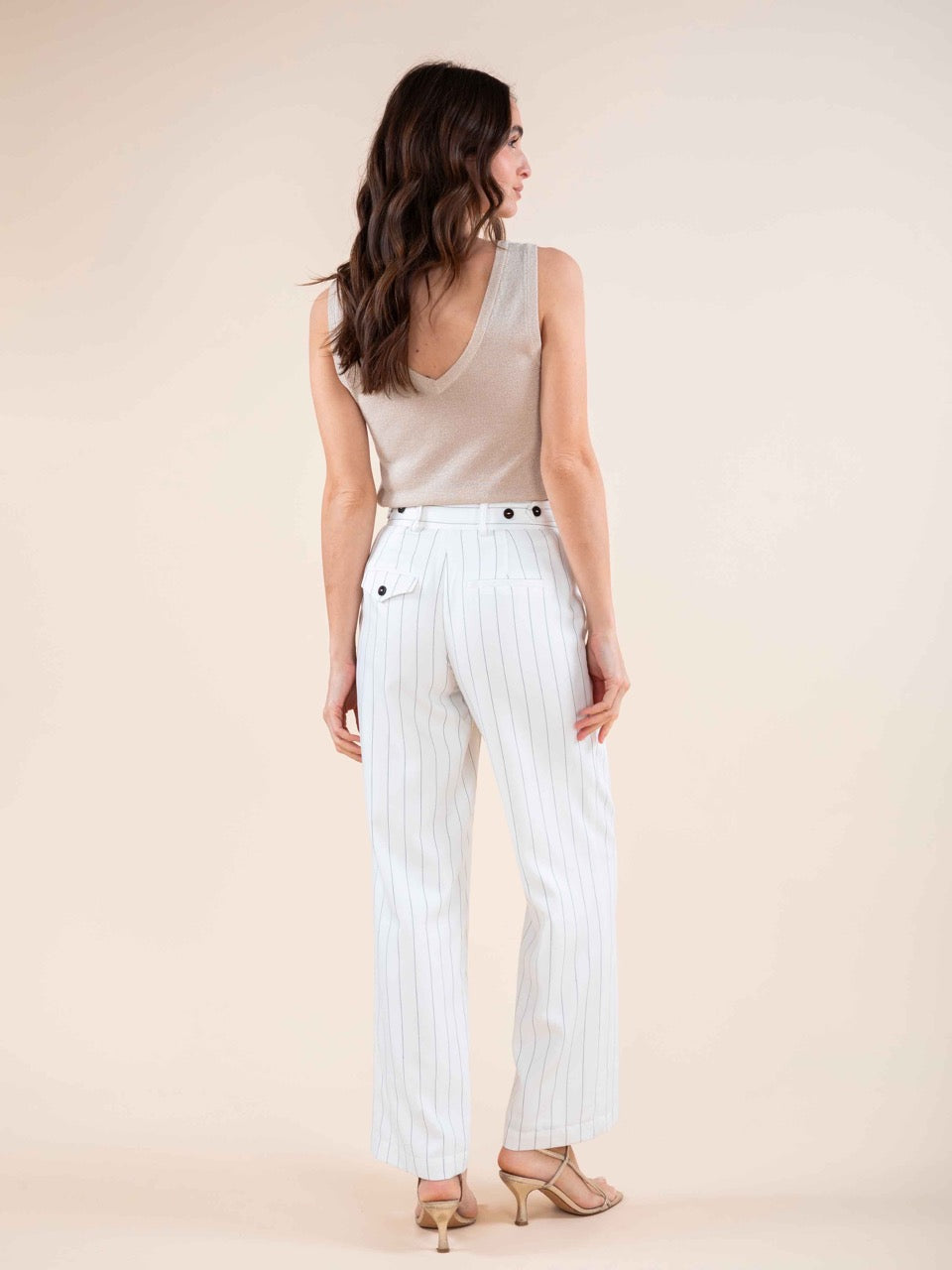 Hose mit Mikrostreifen im Tennis-Look