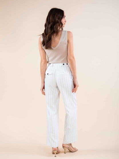 Hose mit Mikrostreifen im Tennis-Look