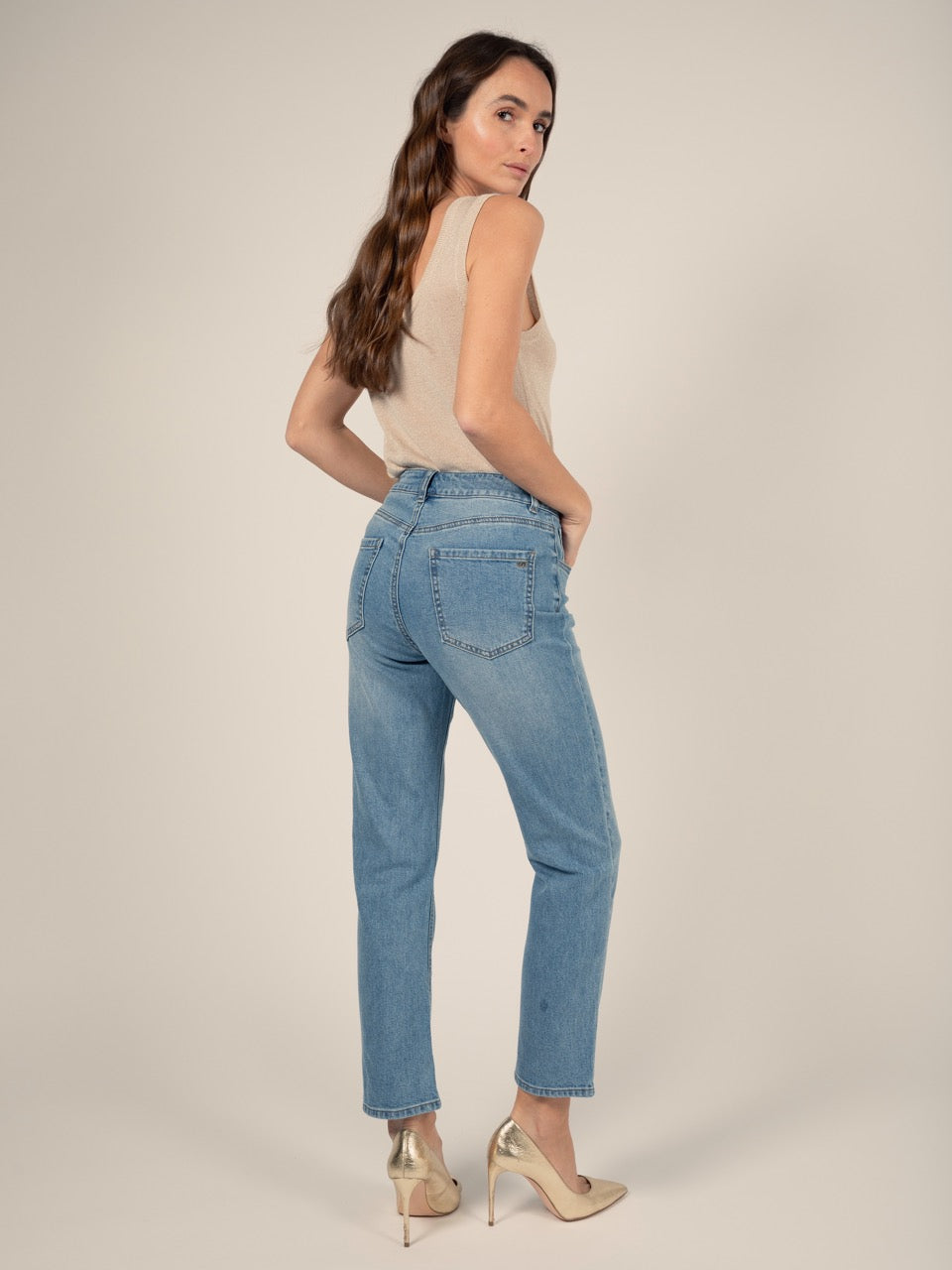 Jeans mit großen Knöpfen in Denim