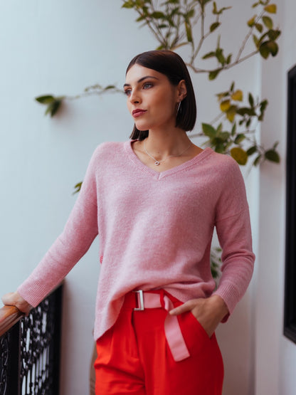 Einfarbiger Pullover mit V-Ausschnitt in Sorbet