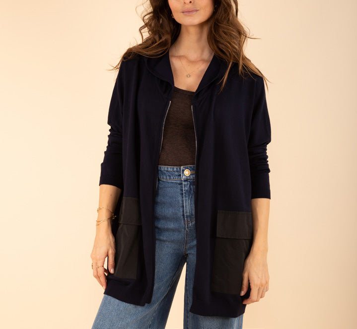 Weite Strickjacke mit Kapuze