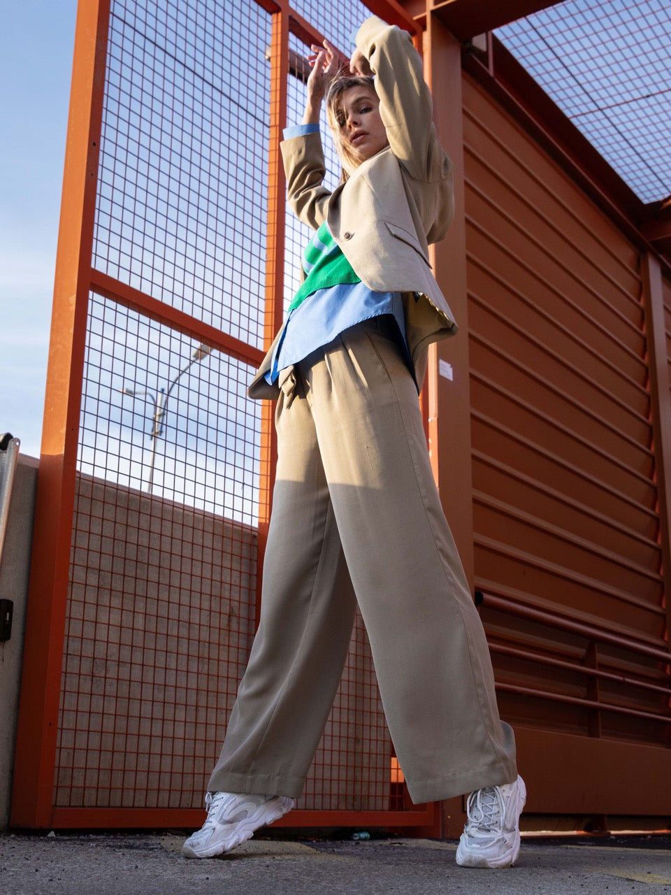 Weite Hose mit Gürtel