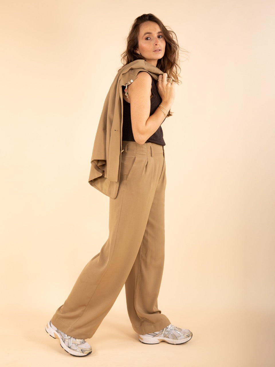 Weite Hose mit Gürtel