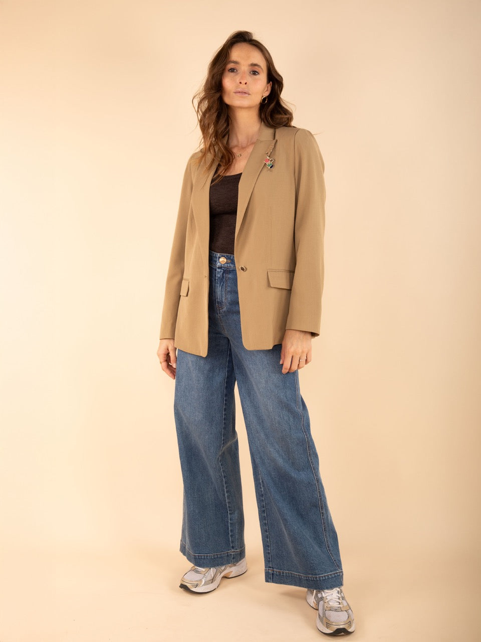 Blazer mit Schmuckanhänger