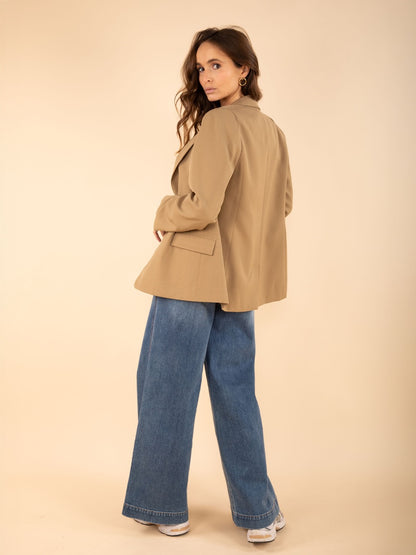 Blazer mit Schmuckanhänger