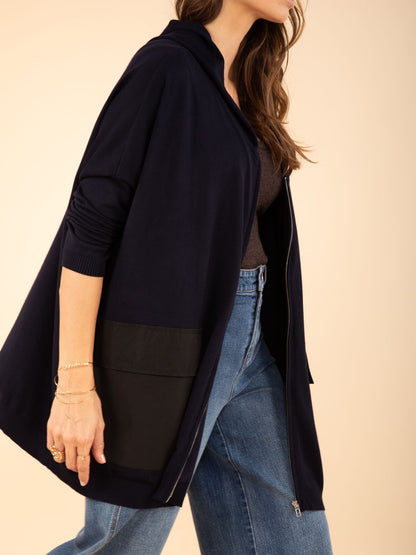 Weite Strickjacke mit Kapuze