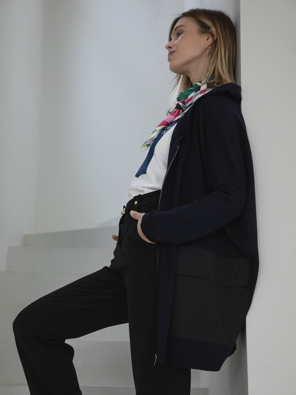 Weite Strickjacke mit Kapuze