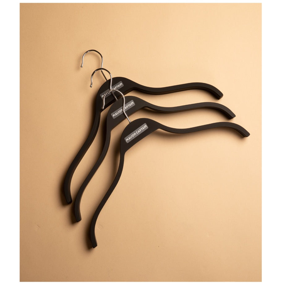 Kleiderbügel für Jacken mit Maison Captain Sticker