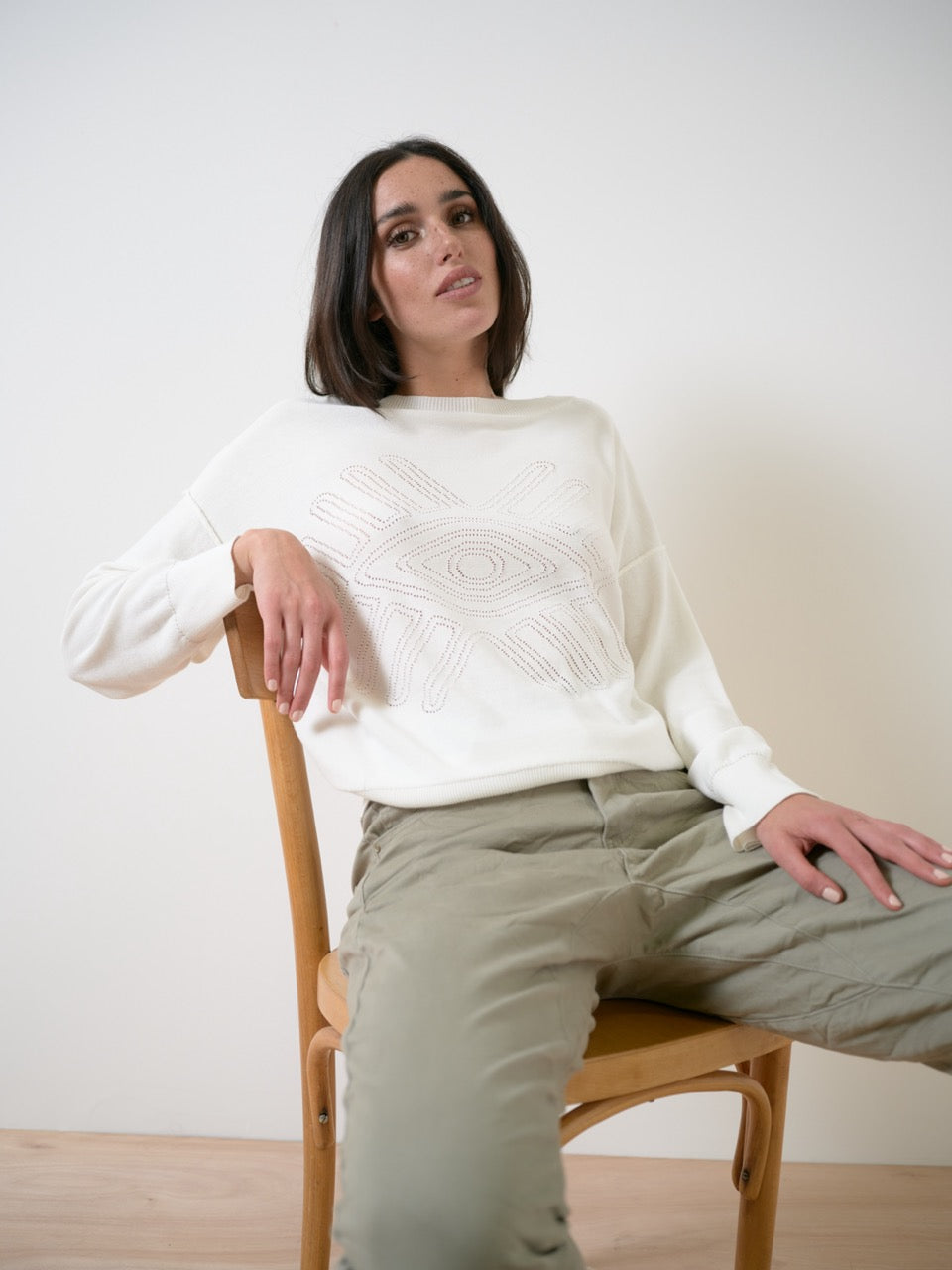 Pullover mit V-Ausschnitt und Lochmuster-Detail